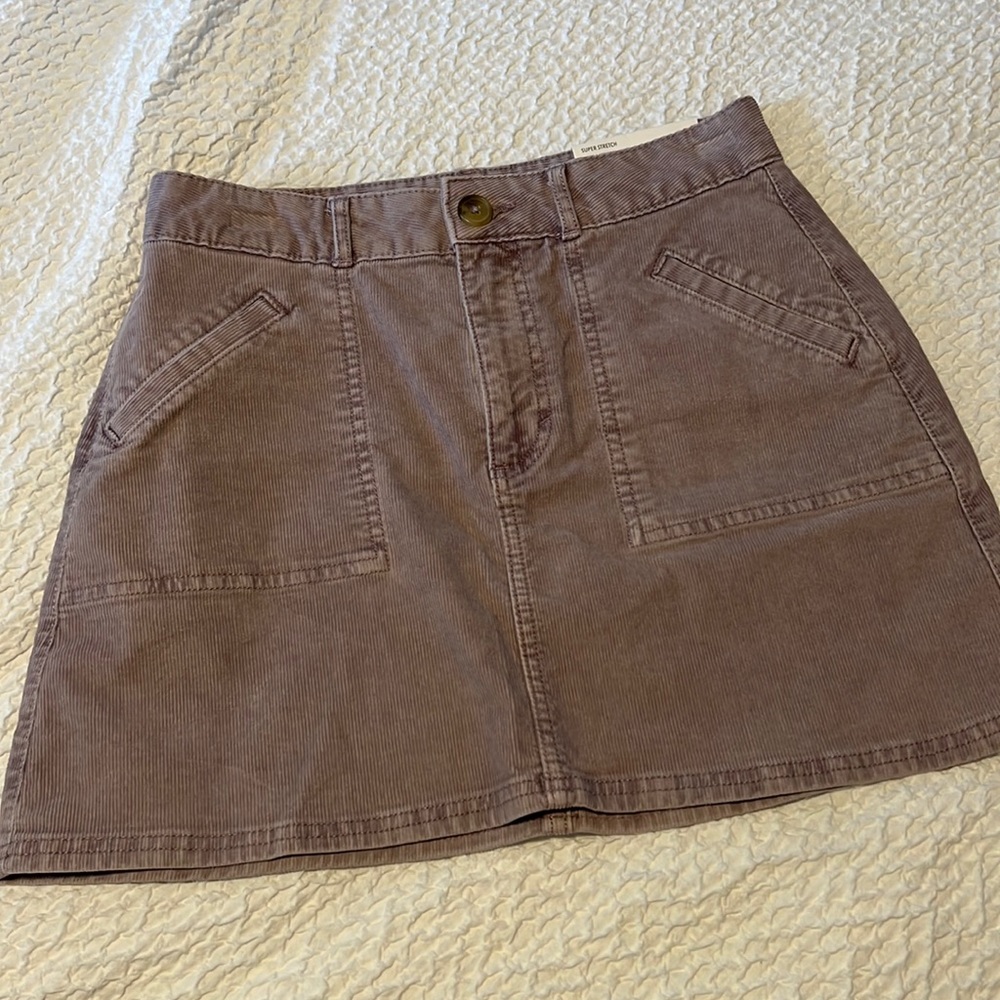 Corduroy American Eagle skirt! Size 2, light purple, never worn!!